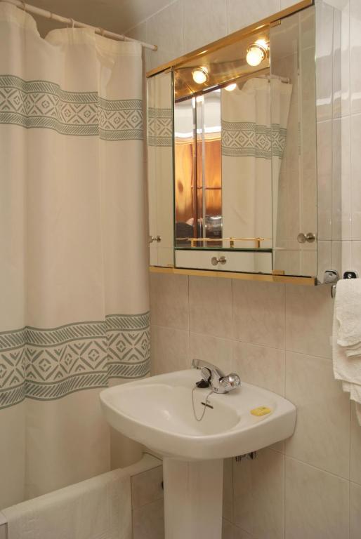 Hostal La Selecta Madrid Room photo