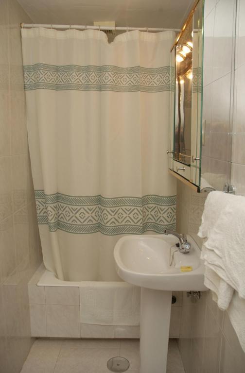 Hostal La Selecta Madrid Room photo