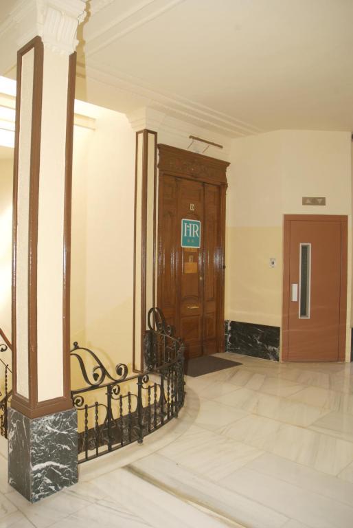 Hostal La Selecta Madrid Exterior photo