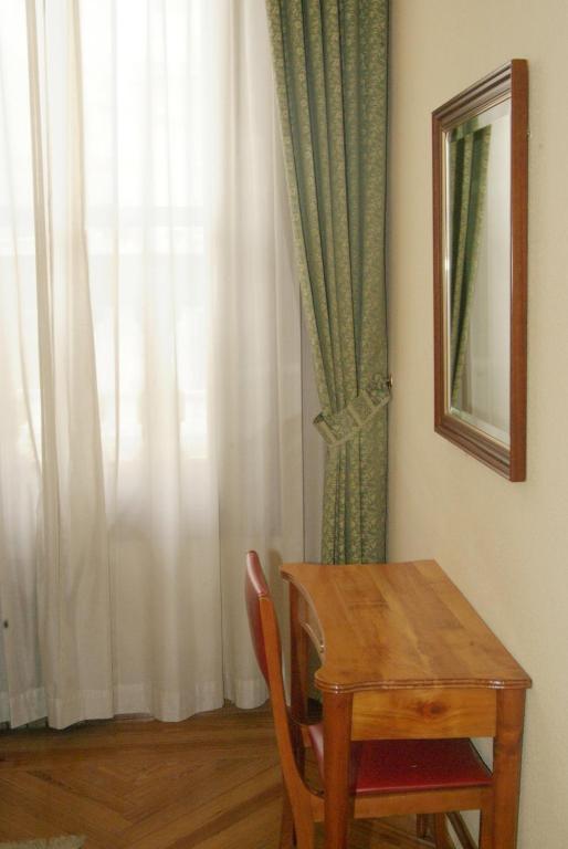 Hostal La Selecta Madrid Room photo
