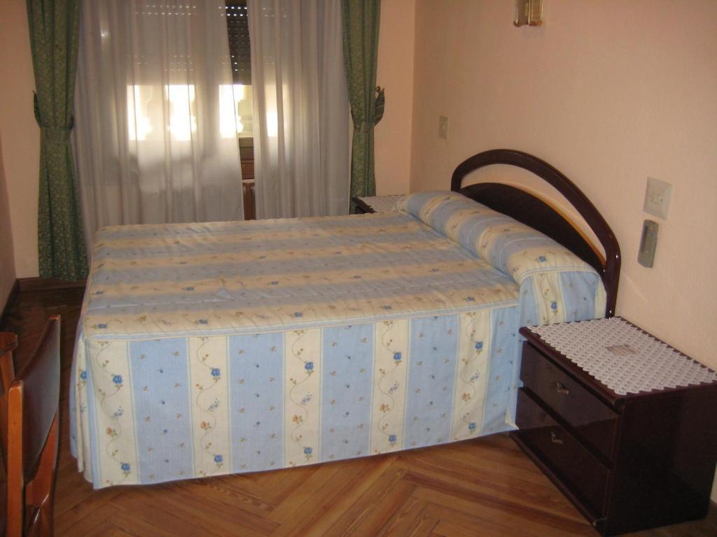 Hostal La Selecta Madrid Room photo
