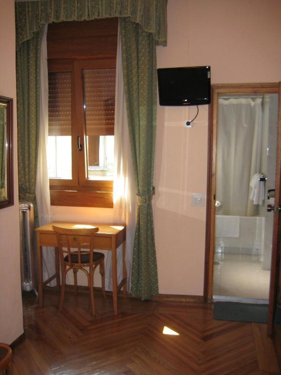 Hostal La Selecta Madrid Room photo