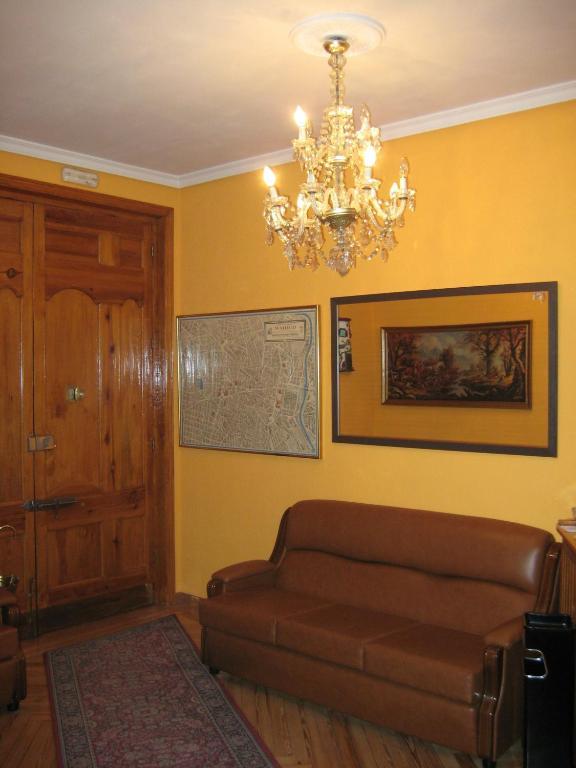 Hostal La Selecta Madrid Exterior photo